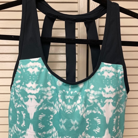 Fabletics Zion Tank with Built in Bra Small/6 BRAND NEW - Picture 3 of 10
